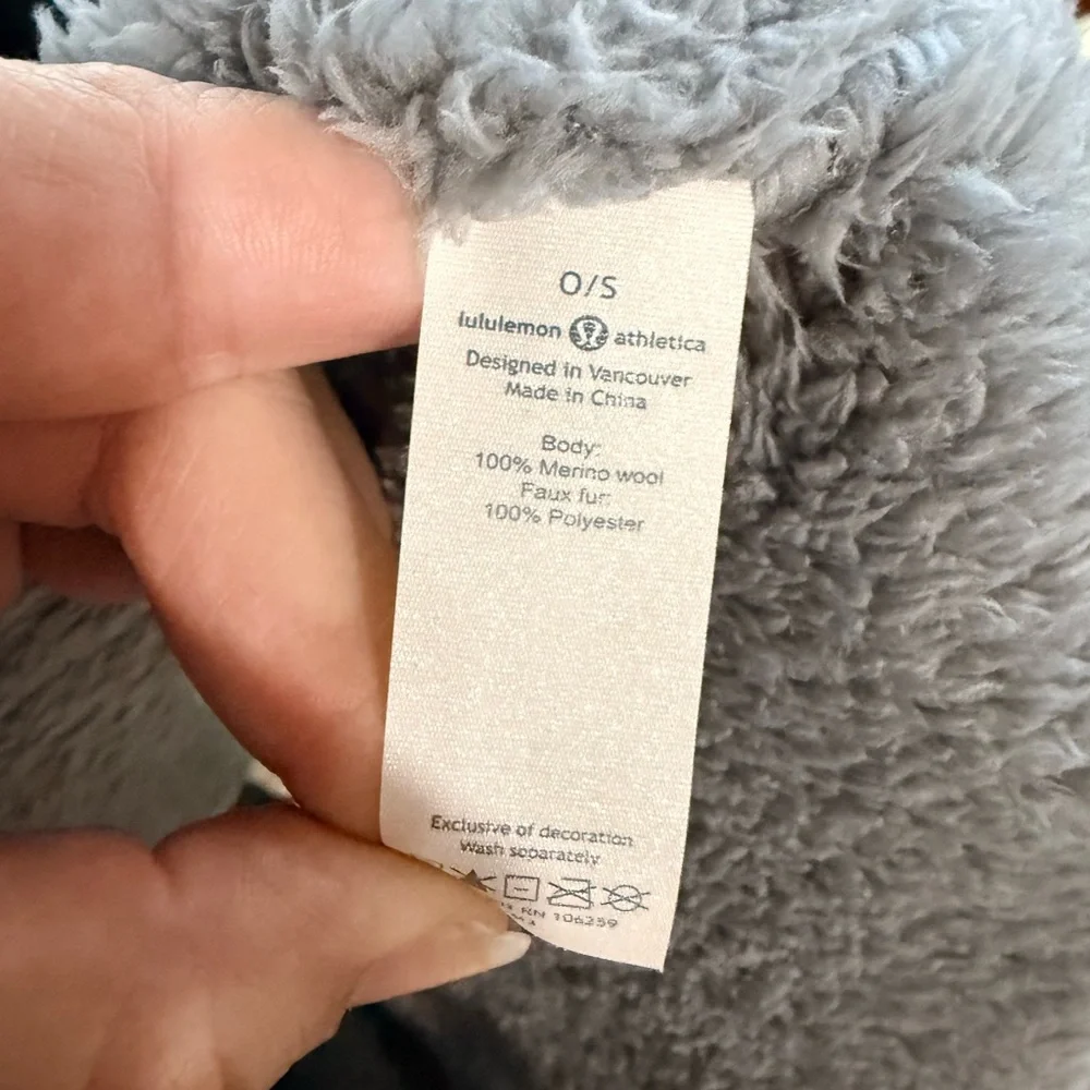 Lululemon Athletica Soft Gray Scarf